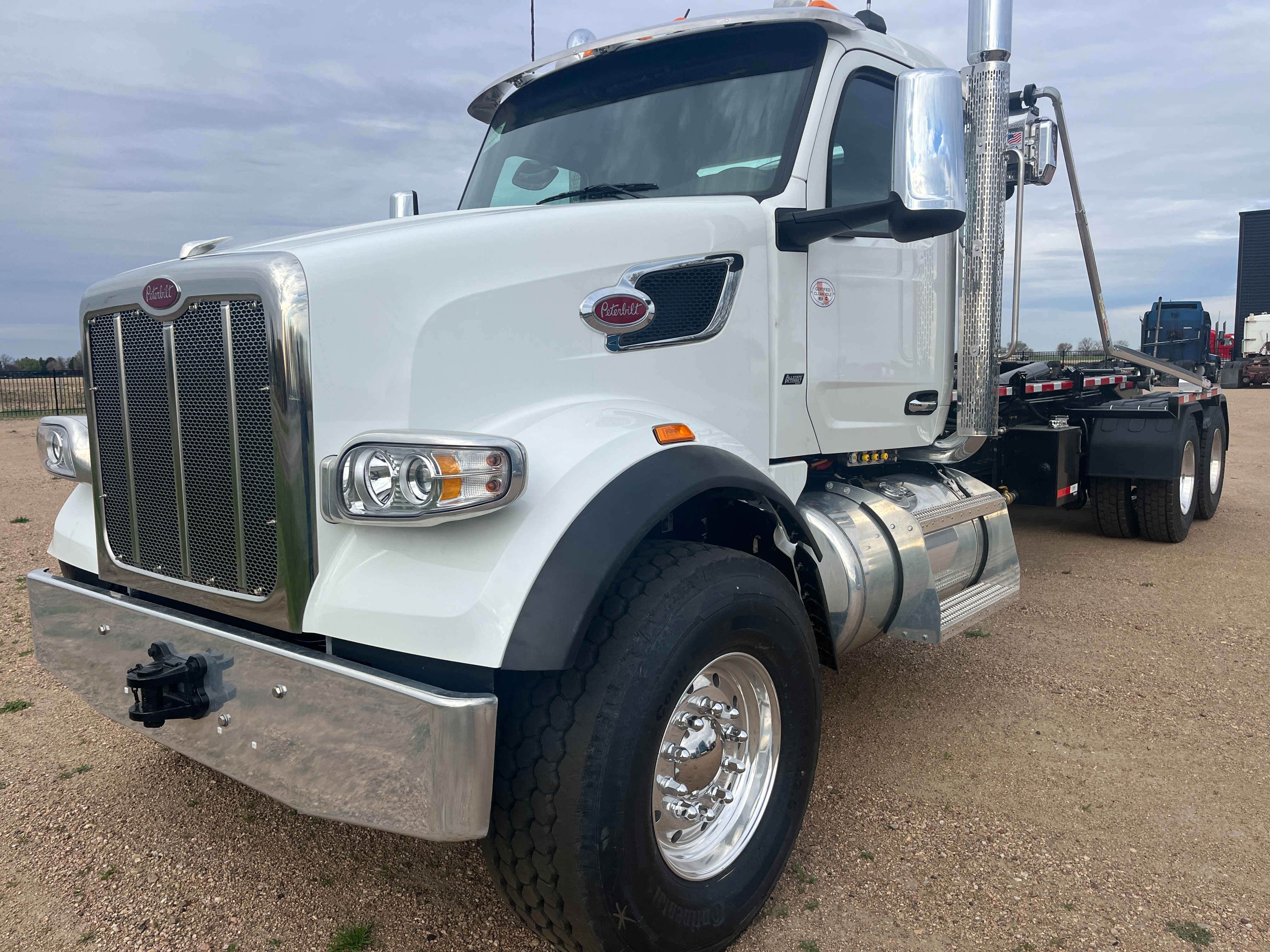 2024 PETERBILT 567 WITH SWAPLOADER HOOKLIFT